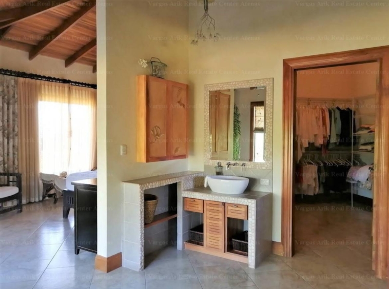 Spectacular 4 bedroom villa in Atenas, Roca Verde - Master Bathroom Ensuite