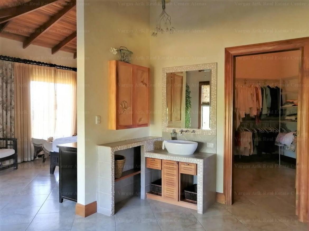 Spectacular 4 bedroom villa in Atenas, Roca Verde - Master Bathroom Ensuite