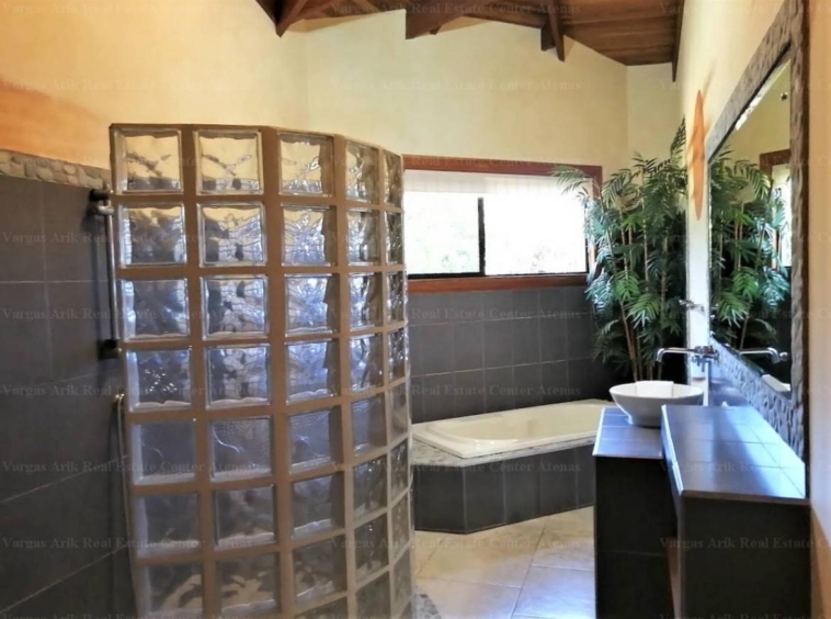 Spectacular 4 bedroom villa in Atenas, Roca Verde - Bathroom