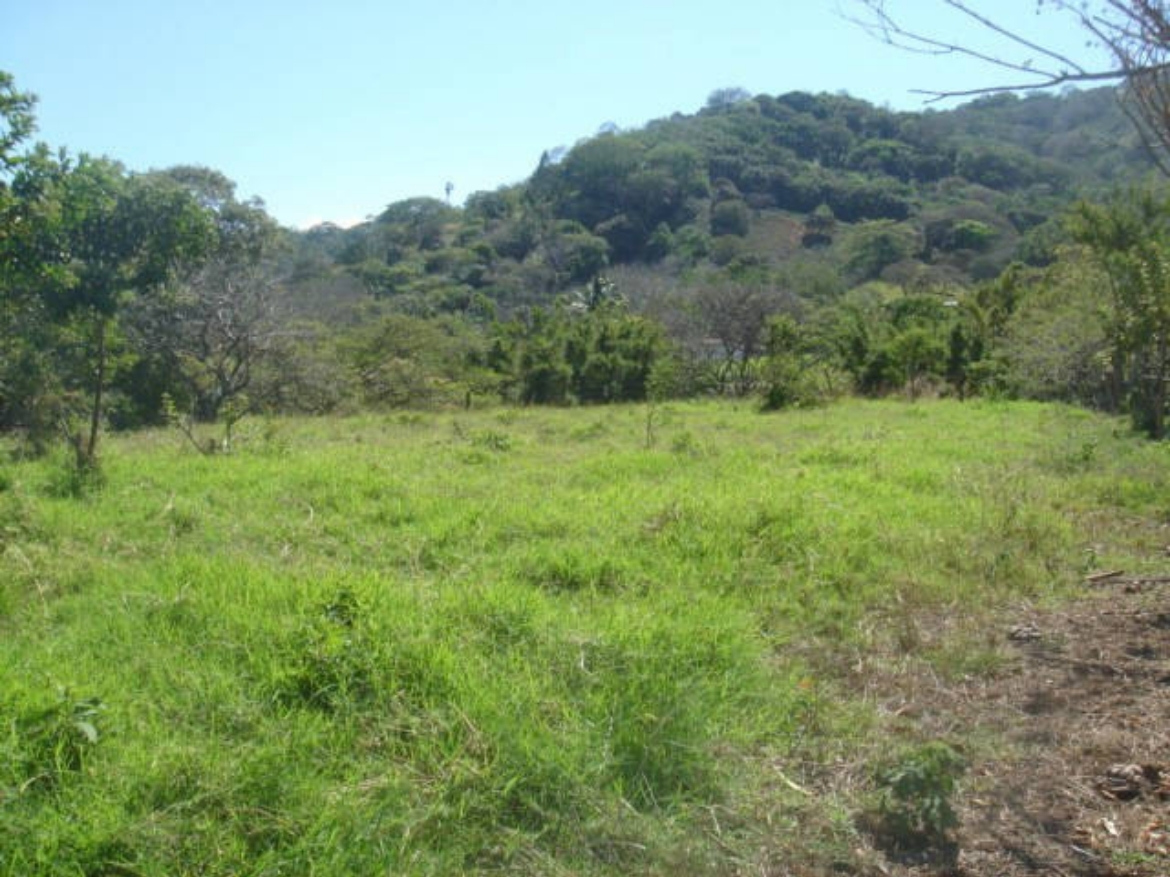 Volcano views and river on 3 hectare land in Atenas, Sabana Larga