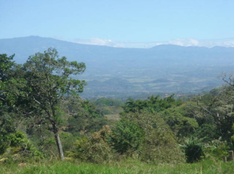 Volcano views and river on 3 hectare land in Atenas, Sabana Larga